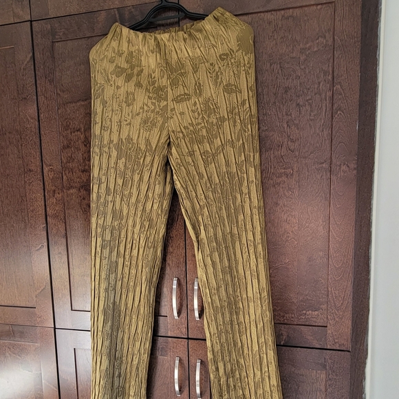 NWOT Zara Golden Textured Wrinkly with Leaves Details Wide Leg - Picture 4 of 8